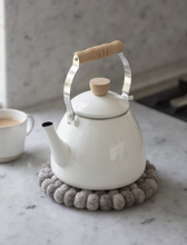 Load image into Gallery viewer, Garden trading Enamel Kettle