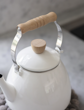 Load image into Gallery viewer, Garden trading Enamel Kettle

