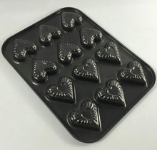 Load image into Gallery viewer, Hearts Baking Tin /12 Cup
