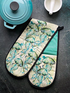 Oven Gloves Illustrated by Dollyhotdogs