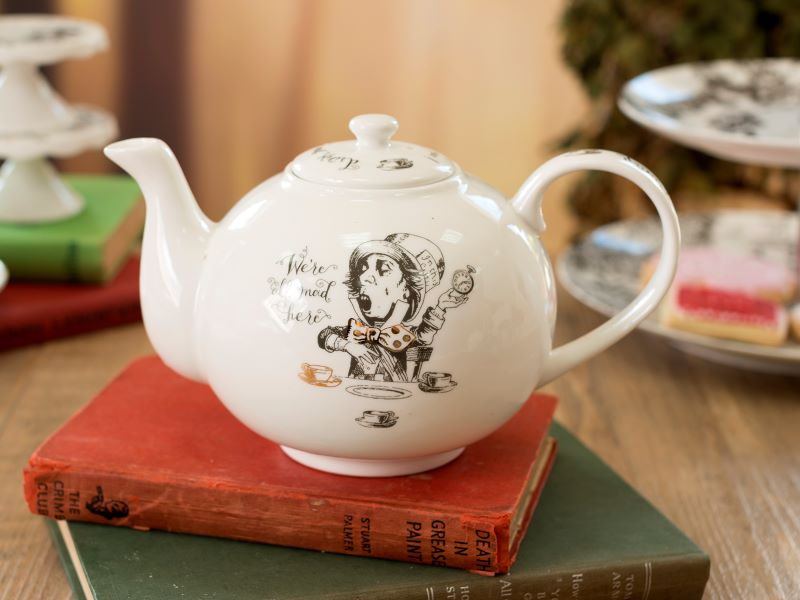 Victoria and Albert: Alice in Wonderland Large Teapot