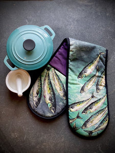 Oven Gloves Illustrated by Dollyhotdogs